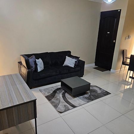Ramzie'S Place Кингстон Экстерьер фото