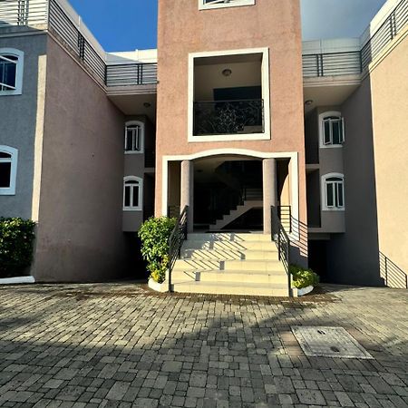 Ramzie'S Place Кингстон Экстерьер фото