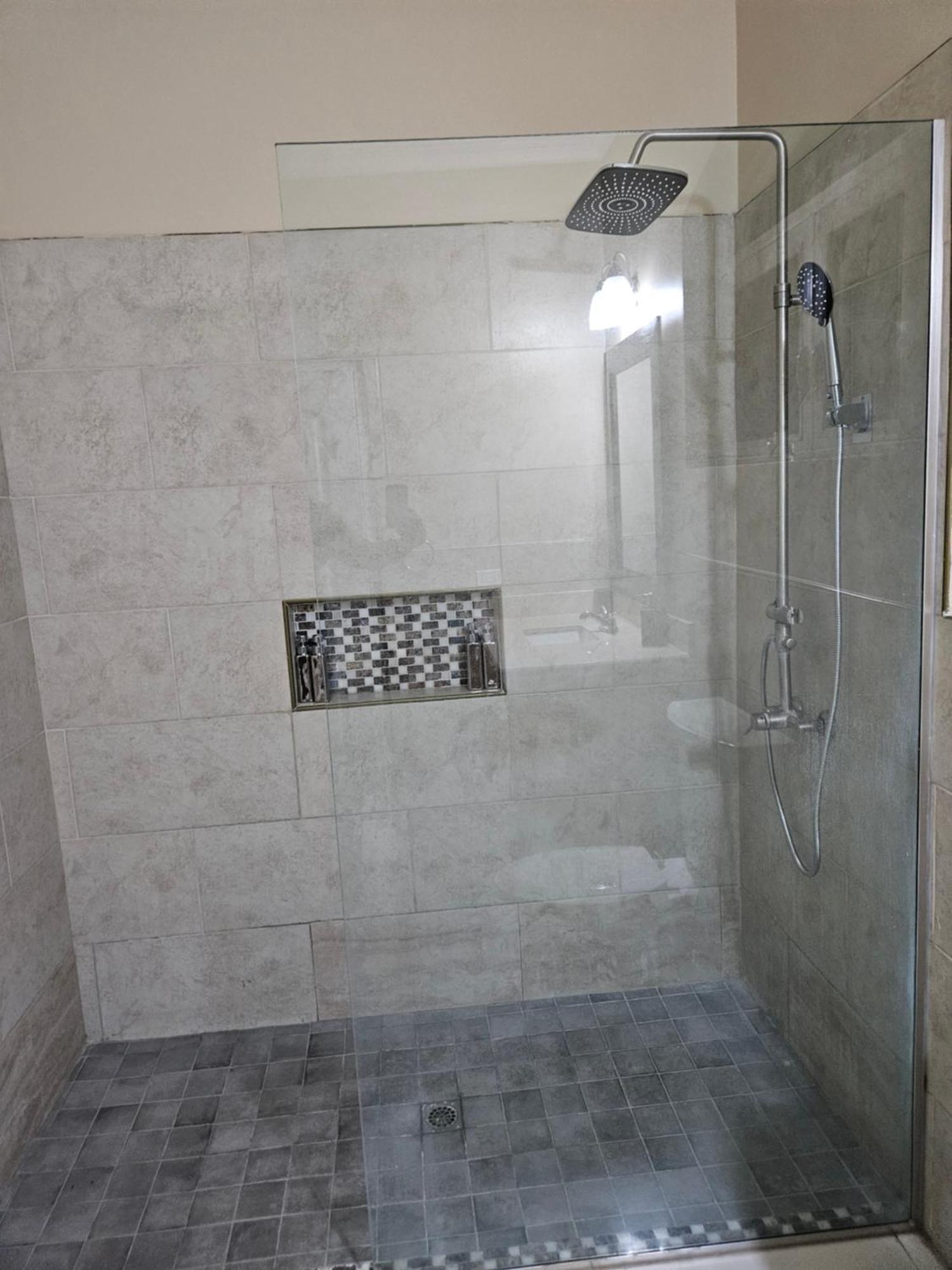 Ramzie'S Place Кингстон Экстерьер фото