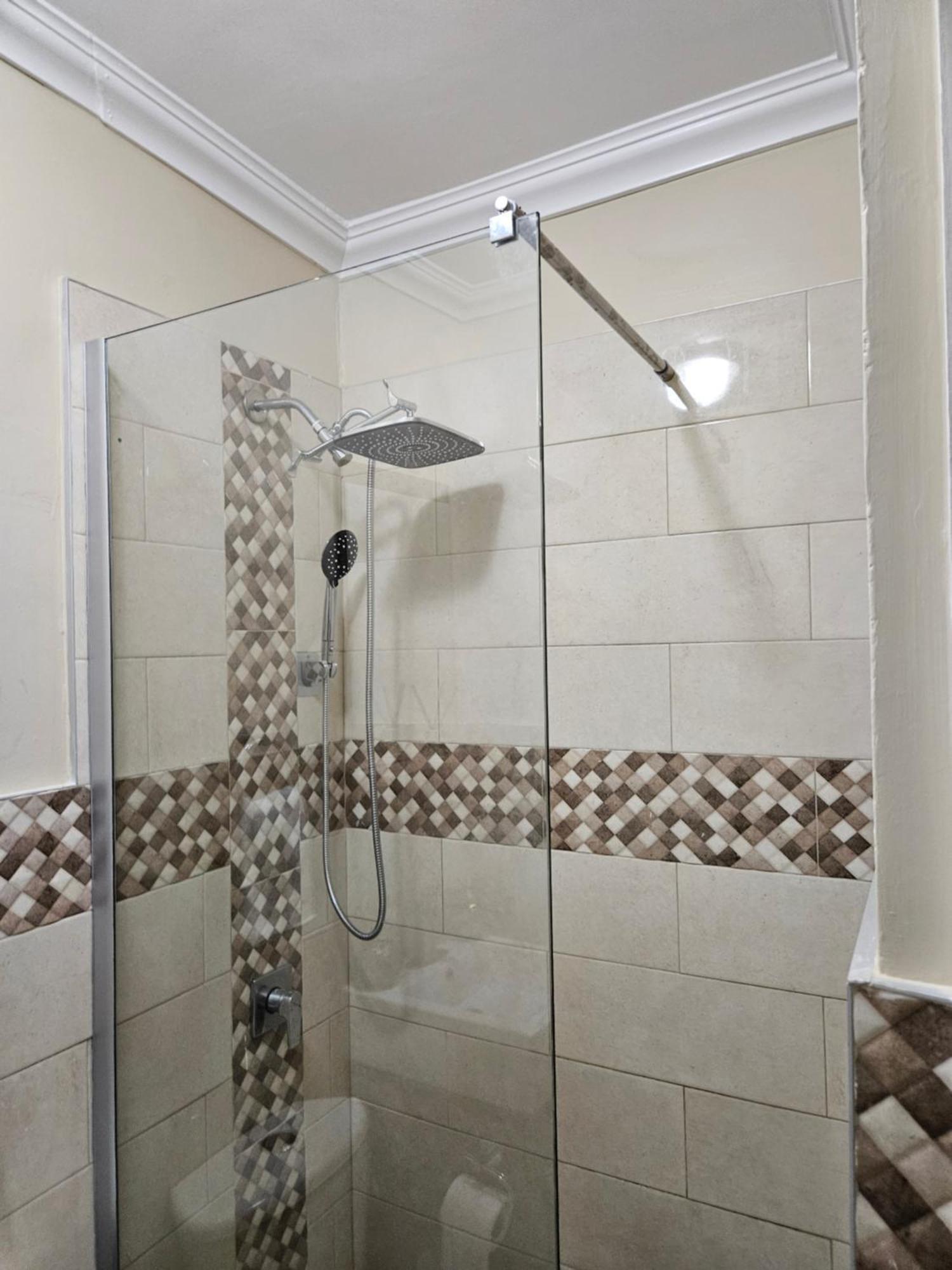 Ramzie'S Place Кингстон Экстерьер фото